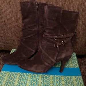 Hot in Hollywood Genuine Suede Leather Ankle Boots Sz. 8